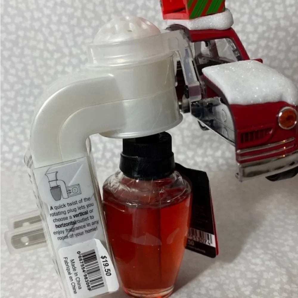 Bath and Body Works Christmas Car Wallflower and 2 Refills